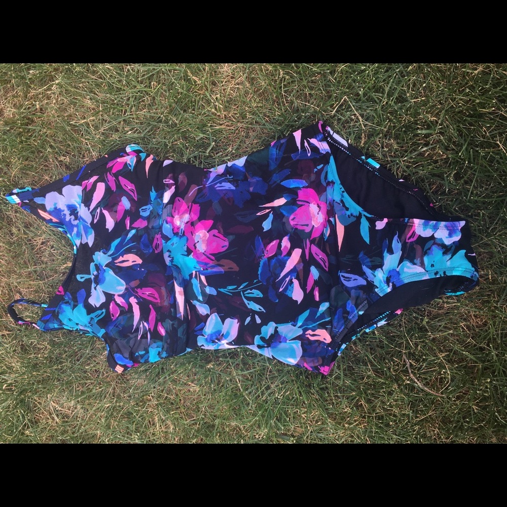 Time and tru women’s swimsuit